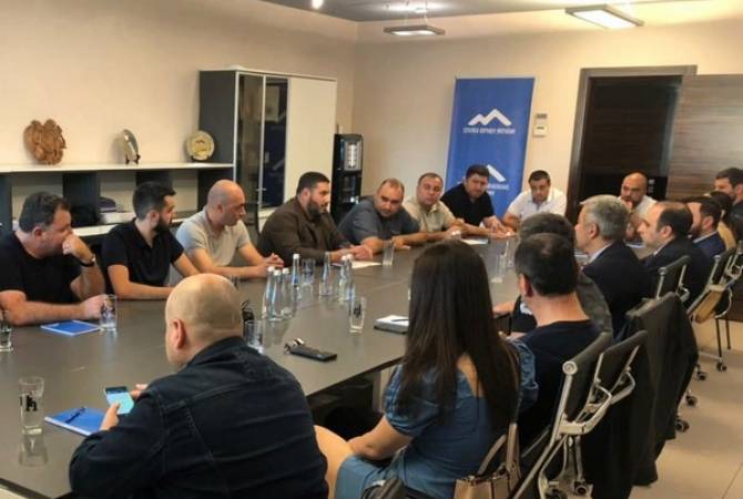 В Киеве состоялась встреча главы армянской общины Украины и посла Армении

