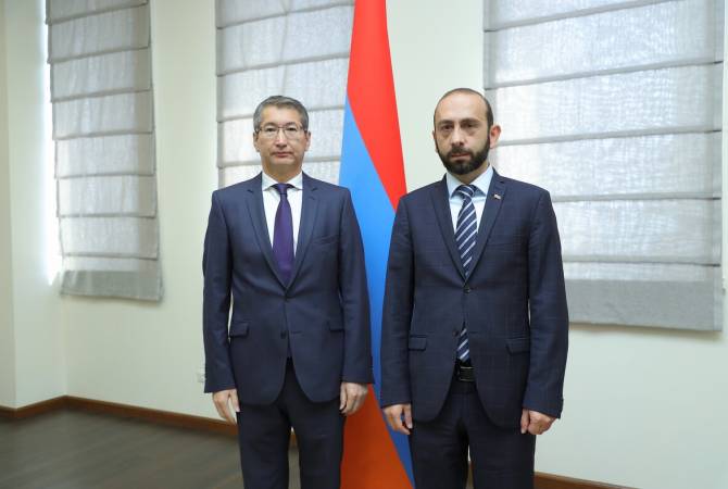 Мирзоян представил послу Казахстана  ситуацию  после  проникновения Азербайджана на 
территорию  РА  