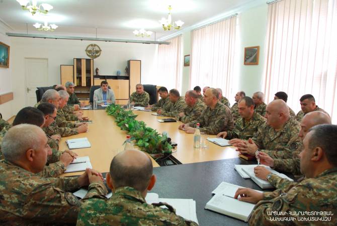 President of Artsakh introduces new defense minister to top commanding staff of army