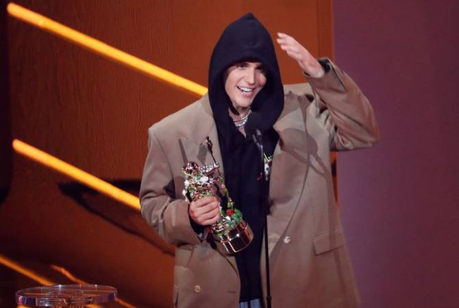 Бибер победил в номинации "исполнитель года" премии MTV Video Music Awards