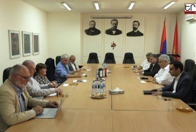 اللجنة الوطنية للقضية الأرمنية التابعة للاتحاد الثوري الأرمني تناقش مع البارونة البريطانية كارولين كوكس 
الأطماع التركية