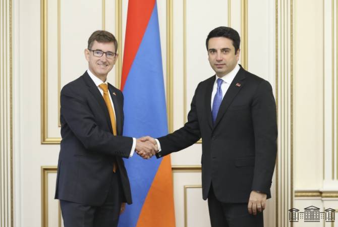 Armenian Speaker of Parliament receives Dutch Ambassador