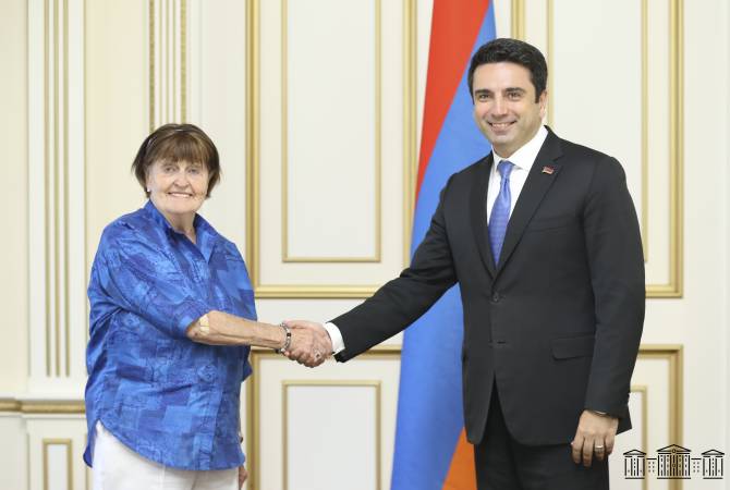 رئيس برلمان أرمينيا آلان سيمونيان يستقبل عضوةمجلس لوردات المملكة المتحدة-الصديقة الكبيرة 
لأرمينيا البارونة كارولين كوكس