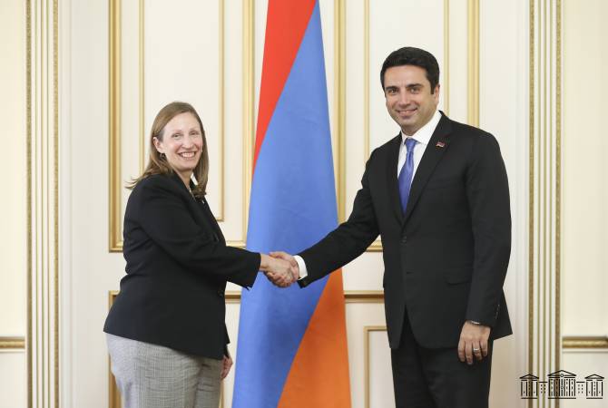 U.S. Administration to continue close collaboration with Armenian authorities – Alen Simonyan 
receives Lynne Tracy
