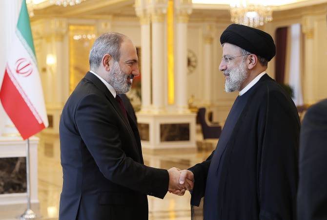 لقاء بين رئيس الوزراء الأرميني نيكول باشينيان والرئيس الإيراني إبراهيم رئيسي بدوشانبي ومناقشة 
التنظيم السلس لنقل البضائع