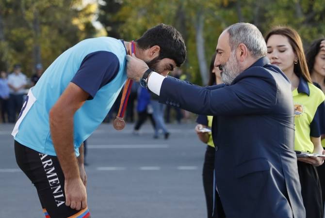 Nikol Pashinyan remet les prix aux gagnants de la «Coupe du Premier ministre de la RA»