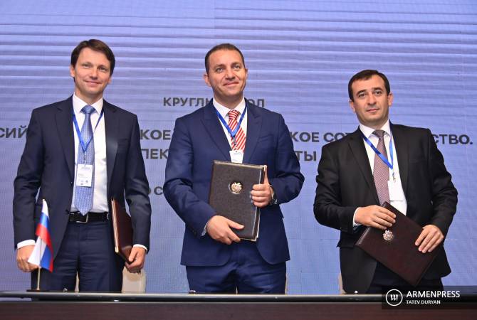أرمينيا وروسيا تعمّقان التعاون الاقتصادي-التوقيع على عدّة اتفاقيات ضمن أعمال منتدى التعاون الاقتصادي 
الأرميني الروسي-