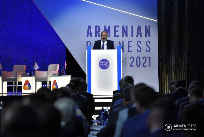 رئيس الوزراء الأرميني نيكول باشينيان يتحدث عن فرص فتح عصر التنمية السلمية في المنطقة بمنتدى 
الأعمال الذي انطلق في يريفان