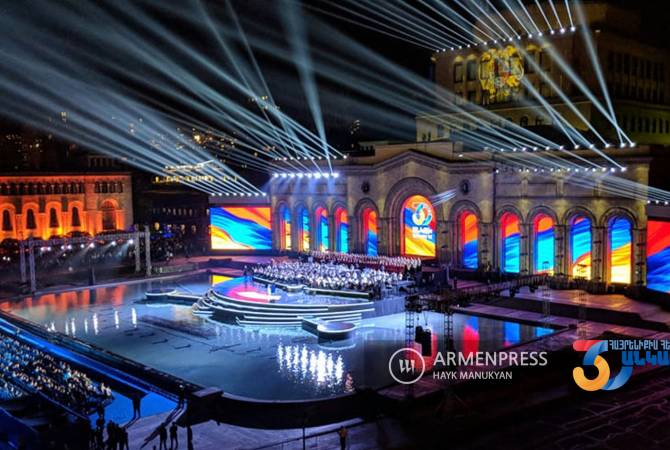L’événement principal dédié à la fête de l’indépendance de l’Arménie a commencé sur la place 
de la République à Erévan