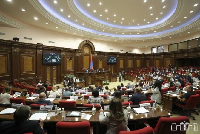 Community enlargement bill passes first reading as opposition boycotts voting 