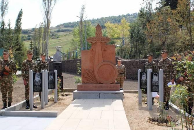 Церемония открытия памятника павшим в 44-дневной войне прошла в одной из воинских 
частей ВС РА