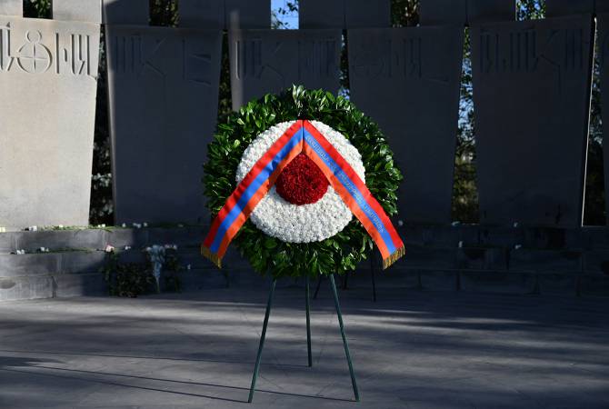Wreath laid on behalf of President Sarkissian at Yerablur Military Pantheon