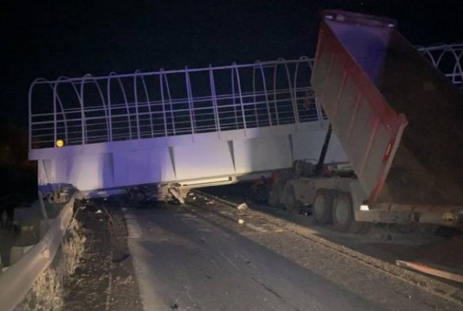 При обрушении моста в Пермском крае погибли два человека