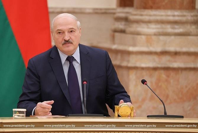 "Я не сбегу". Лукашенко пообещал быть гарантом независимости Белоруссии


