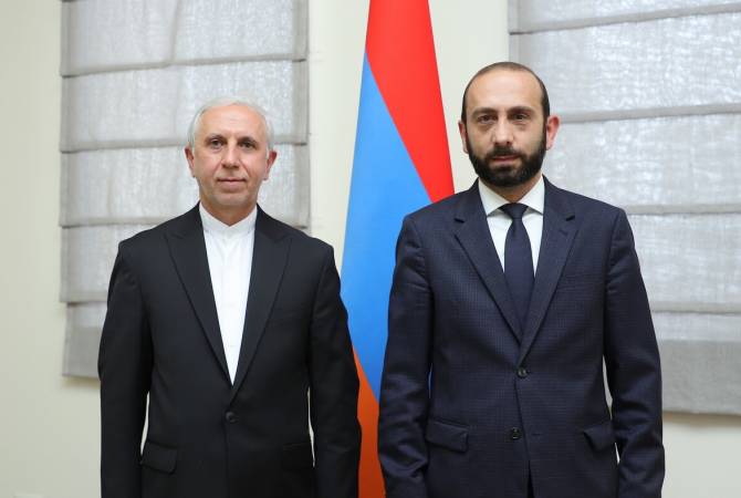 أرمينيا تقدّر عالياً موقف إيران بشأن وحدة أراضيها-وزير الخارجية آرارات ميرزويان بعد استقبال السفير  
الإيراني عباس زهور
