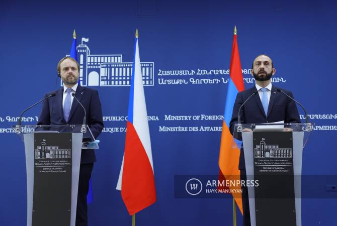 وزير خارجية أرمينيا آرارات ميرزويان ونظيره التشيكي ياكوب كولهانيك يؤكّدان ضرورة الإفراج الفوري لأسرى 
الأرمن من أذربيجان
