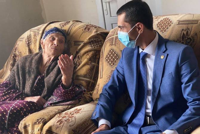 Գեղարքունիքի մարզպետ Կարեն Սարգսյանն այցելեց 103-ամյա Թագուհի Իսպիրյանին 