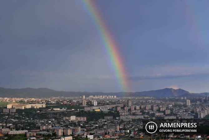  В Армении ожидаются дожди и грозы. Температура повысится на 1-2, затем понизится на 
4-6 градусов 