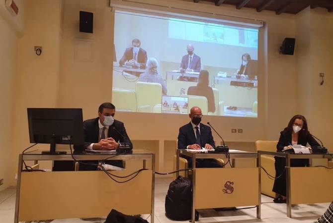 Arman Tatoyan, İtalya Parlamentosu'nda Azerbaycan'ın Ermeni esirlere karşı uyguladığı 
işkencenin kanıtlarını sundu
