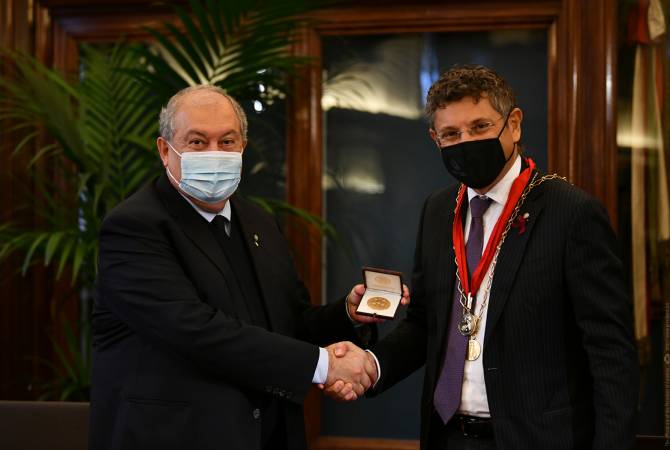 الرئيس الأرميني أرمين سركيسيان يحصل على أعلى وسام من جامعة بولونيا الإيطالية
