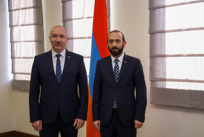 Ararat Mirzoyan, Belarus'un Ermenistan Büyükelçisini kabul etti