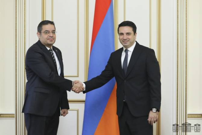 رئيس برلمان أرمينيا آلان سيمونيان يستقبل السفير السوري بأرمينيا محمد الحاج إبراهيم والتطرّق لدور 
تركيا المزعزع بالمنطقة 