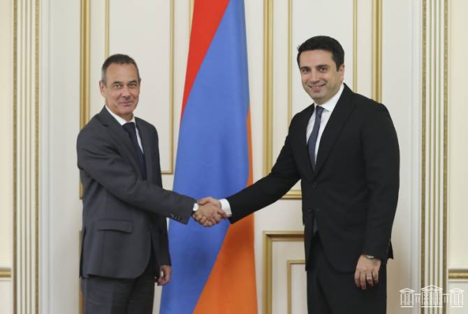 Alen Simonyan et le chef de la délégation du CICR en Arménie, discutent des questions relatives 
aux captifs Arméniens  
