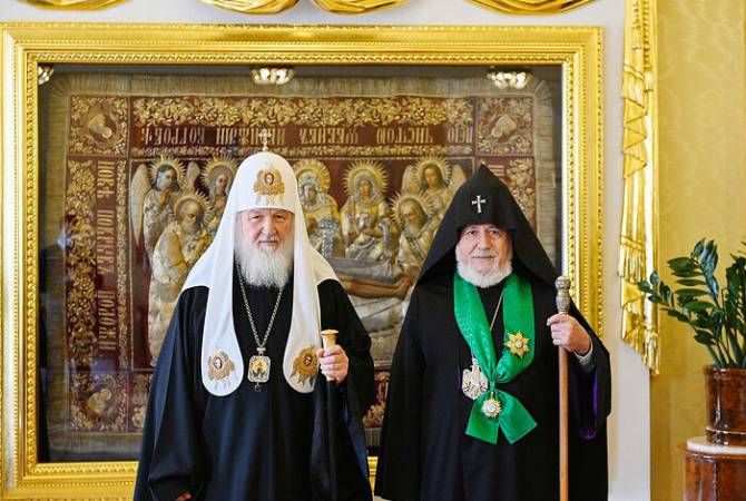 بطريرك موسكو وعموم روسيا كيريل يمنح وسام المجد والشرف للكنيسة الروسية من الدرجةالأولى 
لكاثوليكوس عموم الأرمن كاريكين ال2