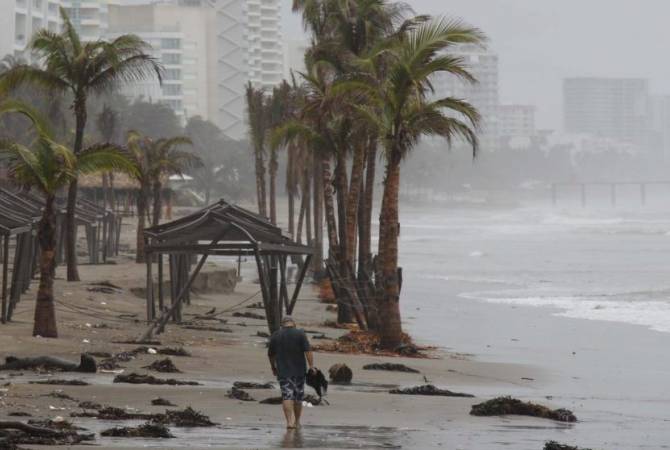 На Филиппинах тринадцать человек погибли из-за тропического шторма "Компасу"