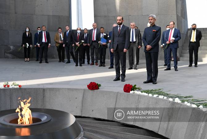 Indian Foreign Minister visits Armenian Genocide memorial in Yerevan