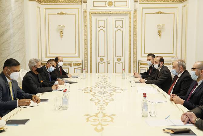 Ermenistan Başbakanı Paşinyan, Hindistan Dışişleri Bakanı'nı kabul etti