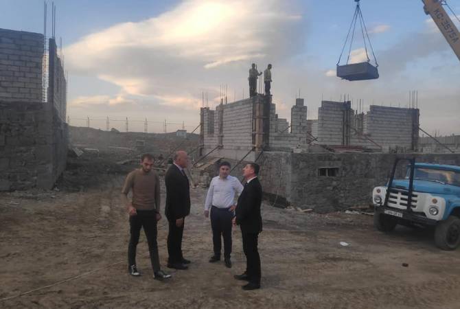 Minister of infrastructures visits Shurnukh to inspect ongoing construction of homes 