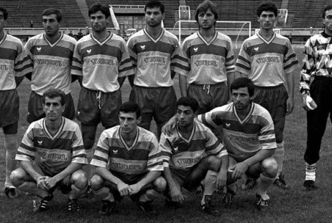 Сборной Армении по футболу 29 лет

