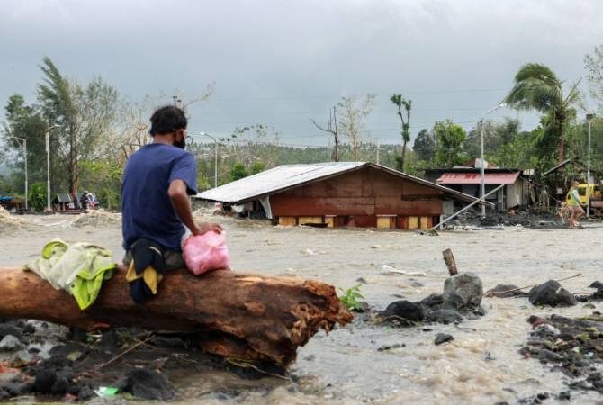 Число жертв тайфуна на Филиппинах достигло 19 человек



