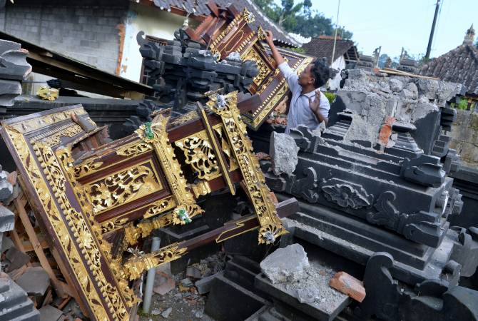 В результате землетрясения на Бали погибли  трое