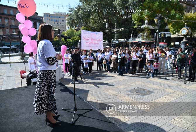 «Մայրի՛կ, հետազոտվիր, որ լինես առողջ». Երևանում անցկացվեց կրծքագեղձի 
քաղցկեղի իրազեկման միջոցառում