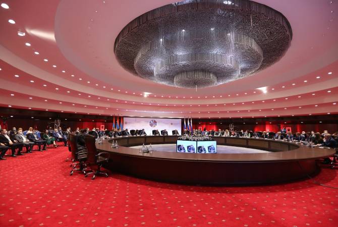 Plenary session held within the framework of the 8th Armenian-Russian Interregional Forum
