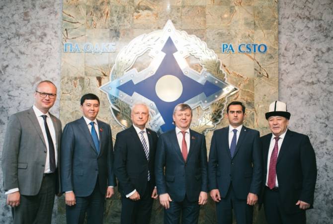La Commission de l'OTSC sur la coopération politique et internationale se réunit à Erevan