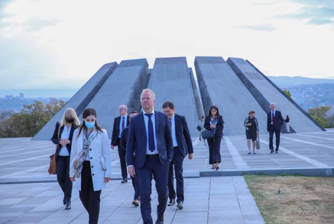 Une délégation du CoE visite le Mémorial du génocide arménien à Erevan