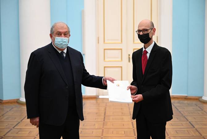 سفير مالطا الجديد لدى أرمينيا جورج أ.سعيد زميت يقدّم أوراق اعتماده إلى رئيس الجمهورية أرمين 
سركيسيان