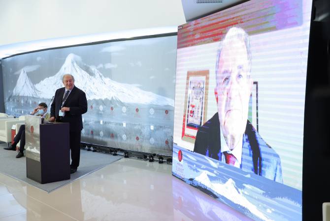 رئيس الوزراء الإيطالي السابق رومانو برودي يشيد بدور الأرمن بأوروبا في حديث مع الرئيس سركيسيان 
بقمة العقول الأرمنية   