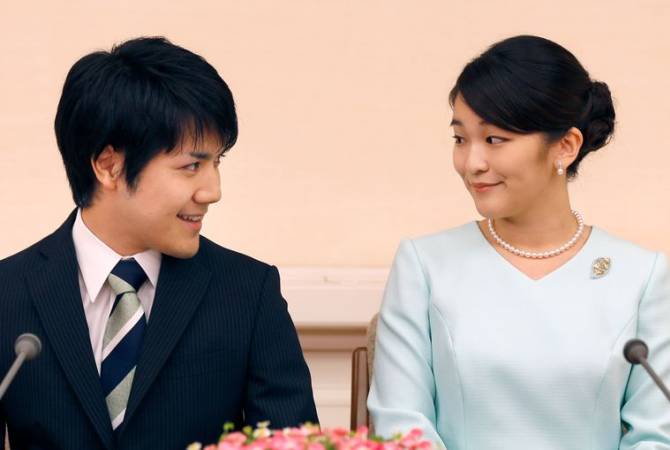 Japonya'da Prenses Mako 'halktan' sevgilisiyle evlendi
