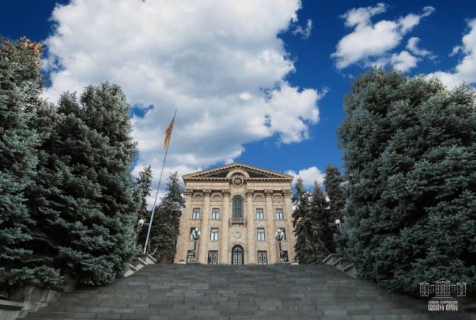 В Парламенте Армении проходит закрытое обсуждение ситуации на линии 
соприкосновения и вопросов демаркации

