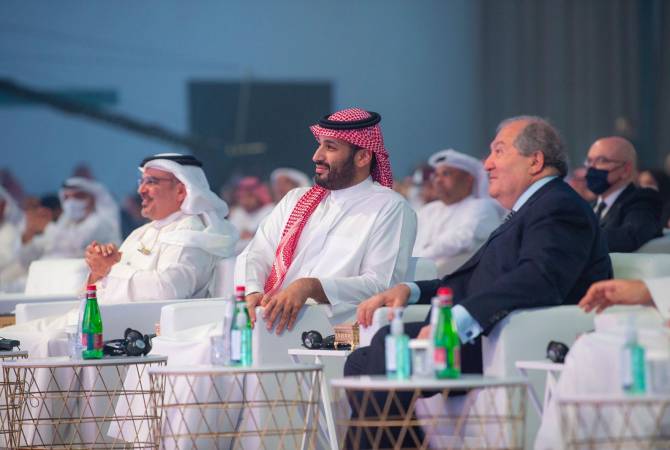 Suudi Arabistan'da Ermenistan Cumhurbaşkanı, Veliaht Prens bin Salman ile "Geleceğin Yatırım 
Girişimi" forumuna katıldı
