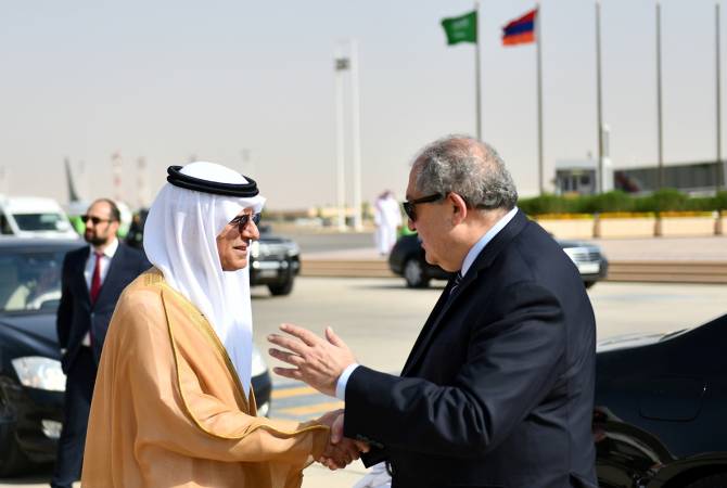 Le président Sarkissian s'est rendu en Arabie saoudite hier, le 26 octobre, où il a été accueilli 
par le ministre d'État