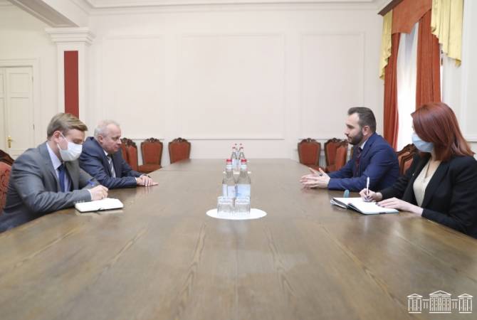 Hayk Konjoryan, Sergey Kopirkin ile yaptığı görüşmede Azerbaycan'da tutulan Ermeni savaş 
esirlerinin iadesi konusuna değ