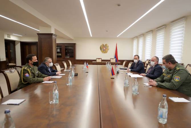 Обсуждены вопросы двустороннего армяно-чешского сотрудничества в оборонной сфере

