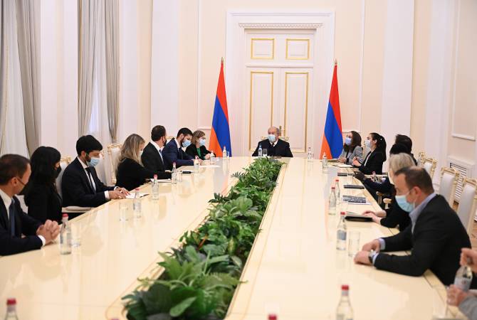 الرئيس أرمين سركيسيان يستقبل أعضاء المجلس الأطلسي المرموق وبحث عدة قضايا أقليمية ودولية