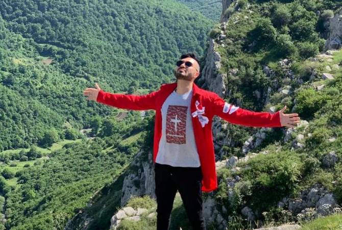 Ermeni şarkıcı Andre yeni şarkısını Artsakh’a ithaf etti
