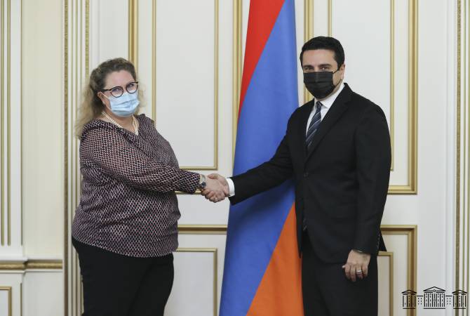 رئيس برلمان أرمينيا يستقبل سفيرة النرويج وتسليط الضوء على دور رئاسة منظمة الأمن والتعاون بأوروبا 
بمسأة آرتساخ 